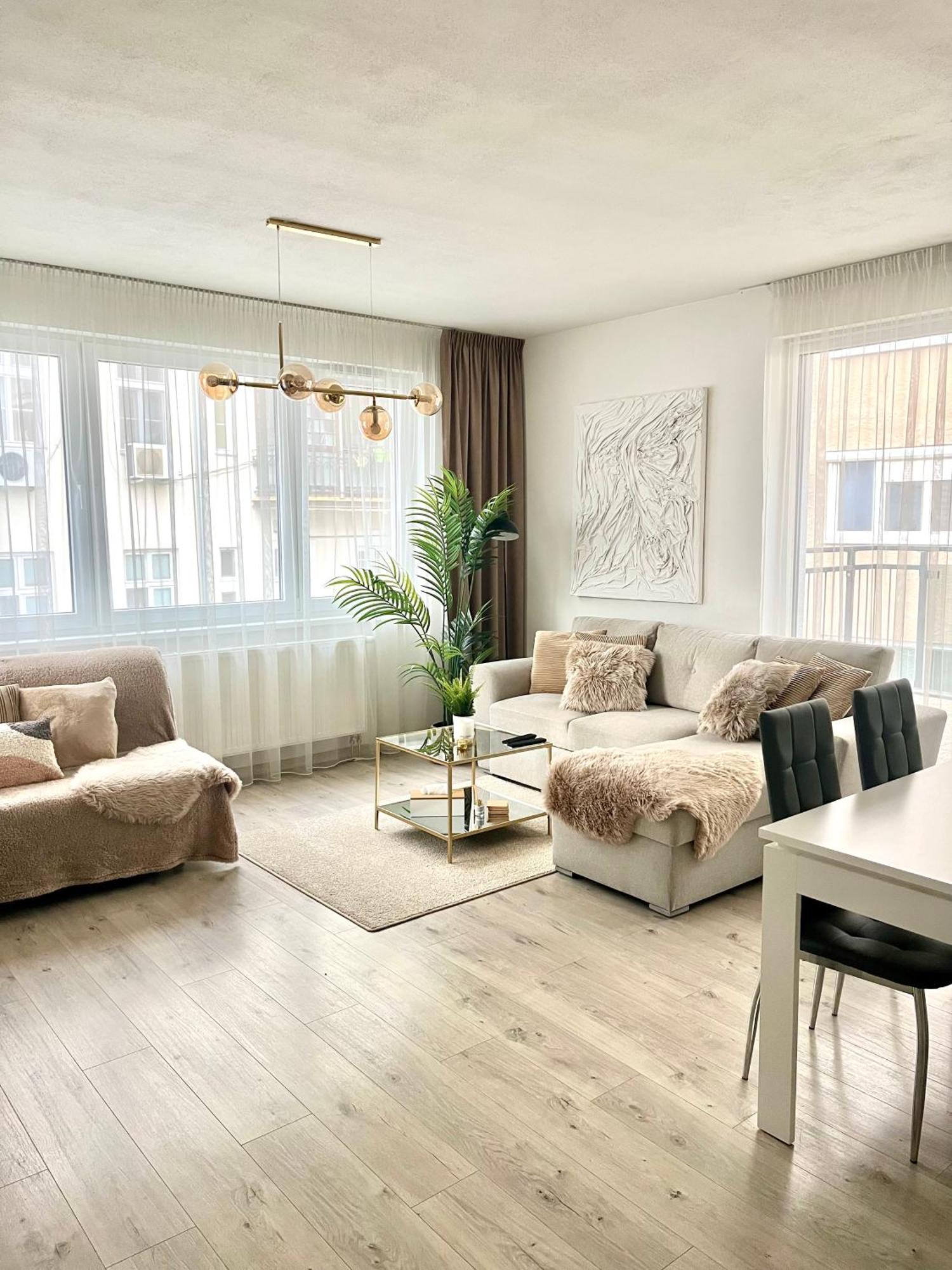 The Elite Suite II Downtown Ac & Garage Parking Bratysława Zewnętrze zdjęcie