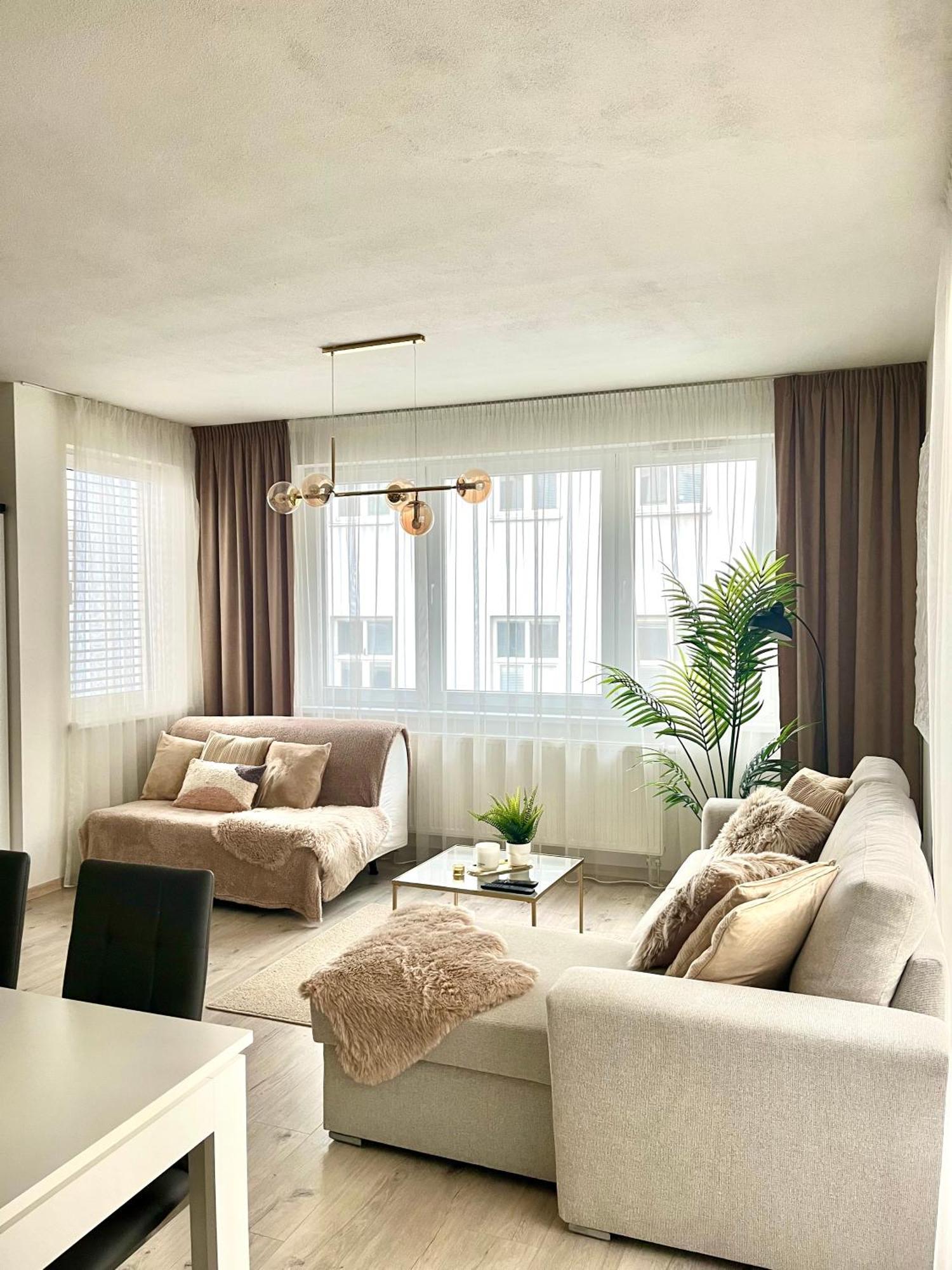 The Elite Suite II Downtown Ac & Garage Parking Bratysława Zewnętrze zdjęcie
