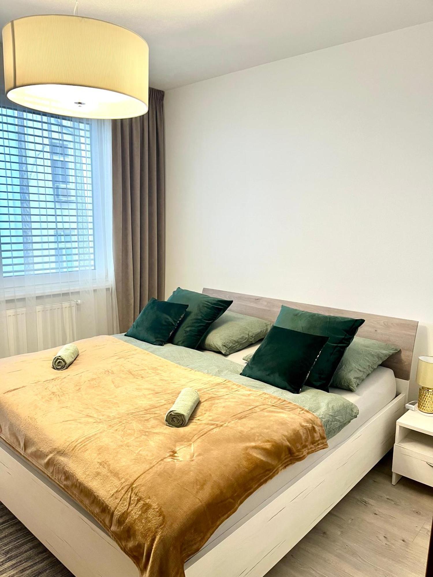 The Elite Suite II Downtown Ac & Garage Parking Bratysława Zewnętrze zdjęcie