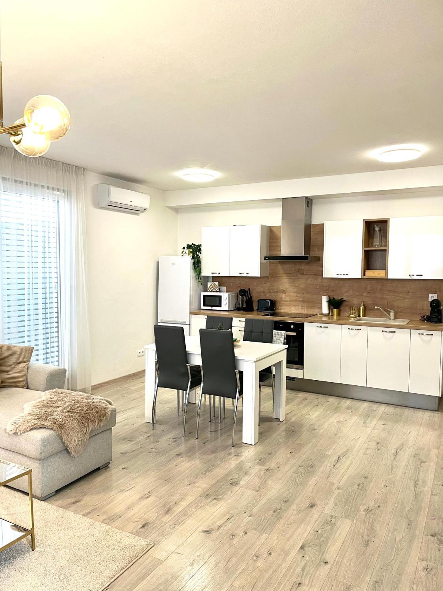 The Elite Suite II Downtown Ac & Garage Parking Bratysława Zewnętrze zdjęcie